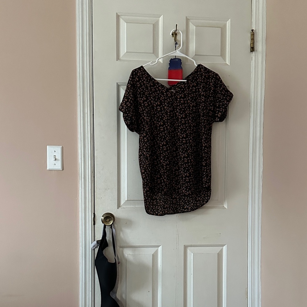 T.J.Maxx Black Floral Short Sleeve Top